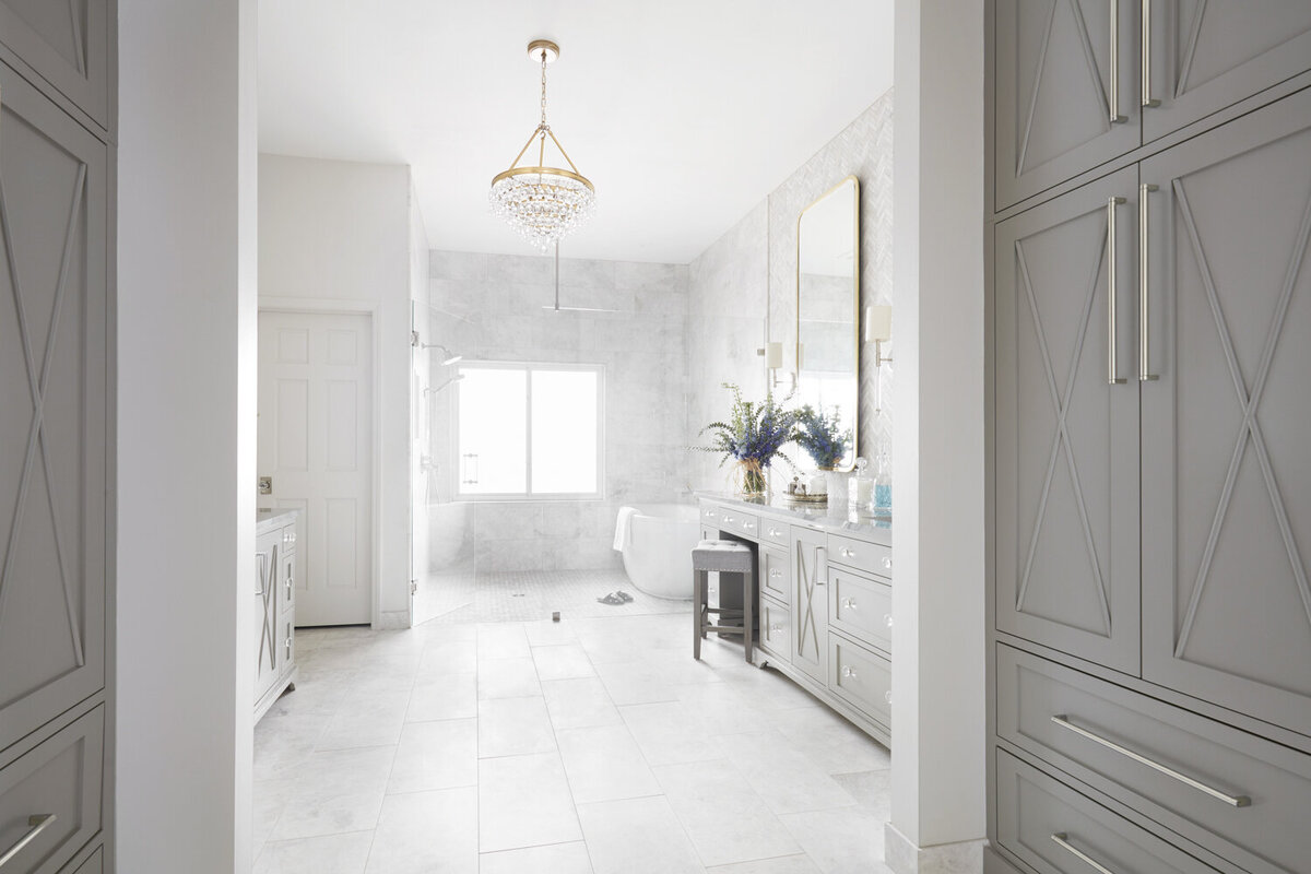 Panageries Residential Interior Design | Glam Charleston Single Airy Master Bath Design