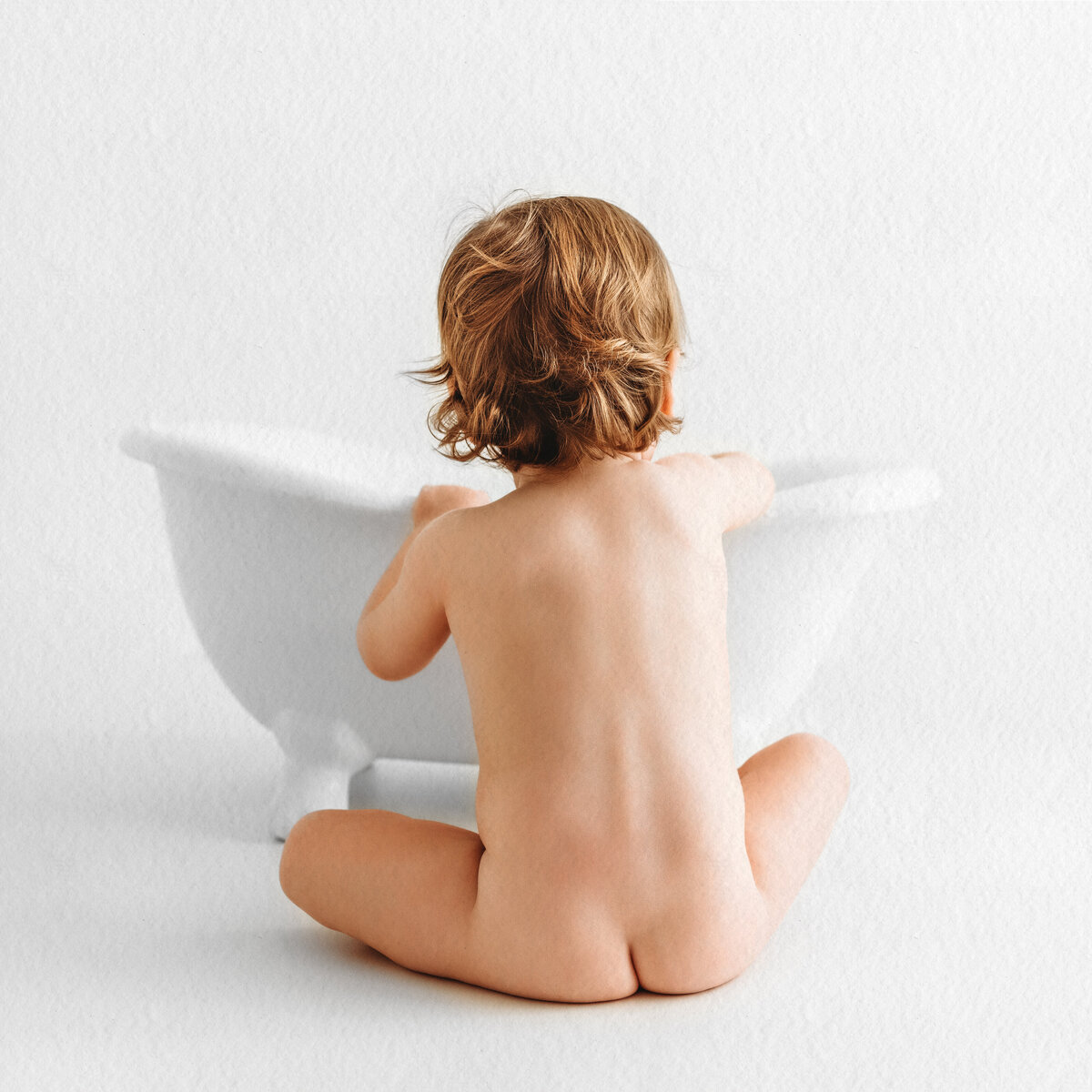 LittleWhitePhotography-Cake-Smash-39