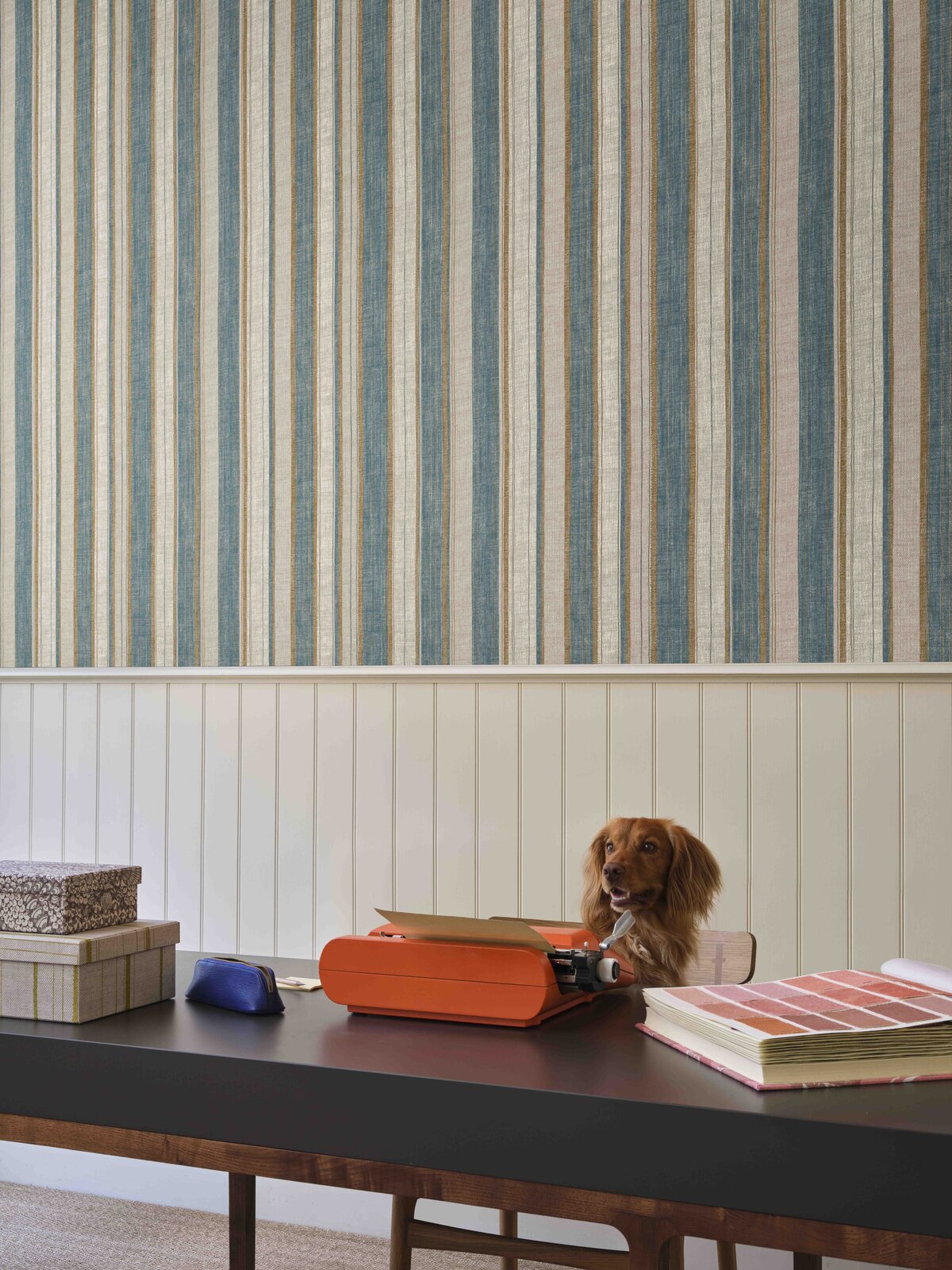 FERMOIE-AUTUMN 25-WALLPAPER-BLUE-CARSKIEY BROAD STRIPE-WPCARS-018-LIFESTYLE-MED