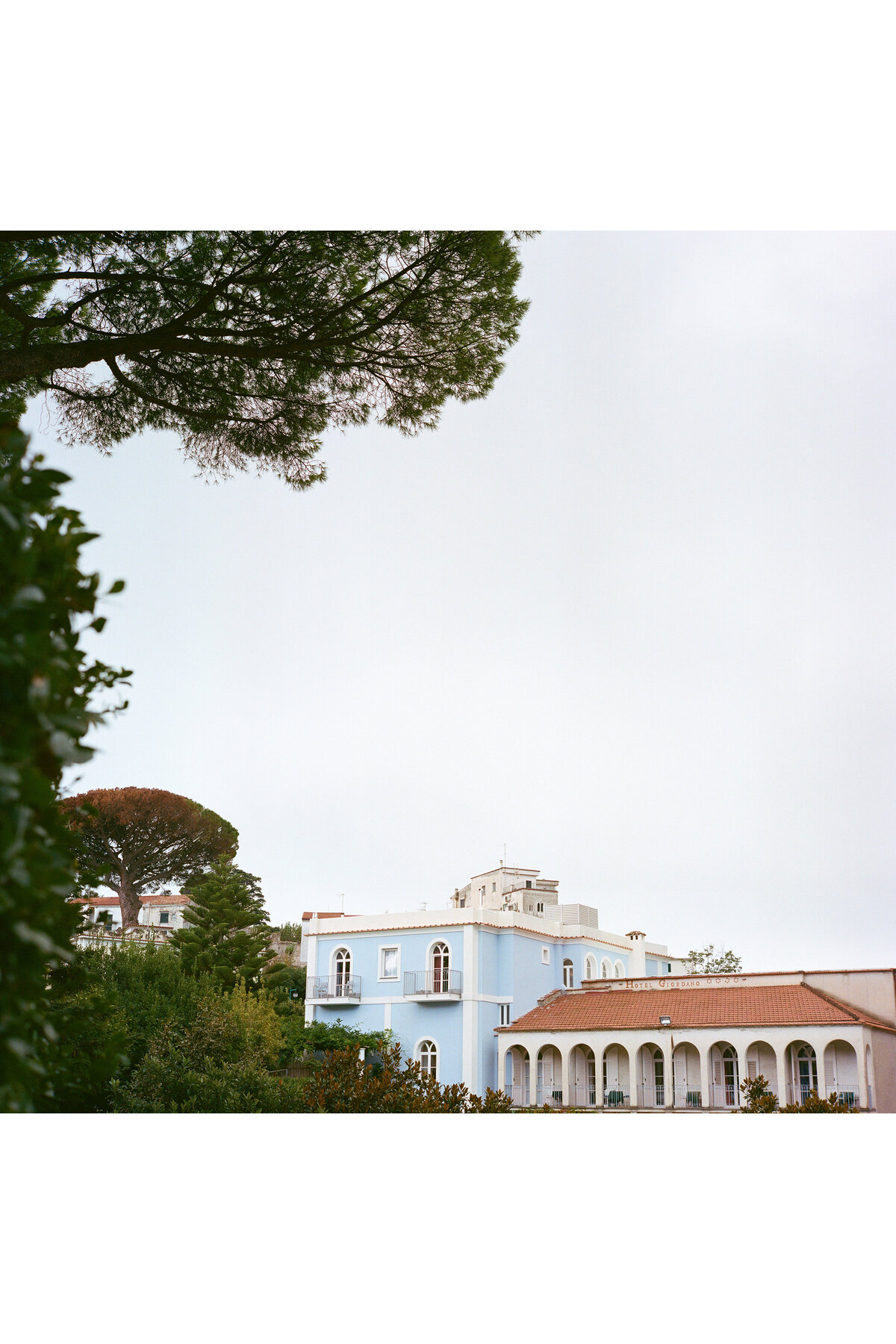 Luxury-Toronto-Italy-Tuscany-Film-Wedding-Photographer-Raphaelle-Granger (3)