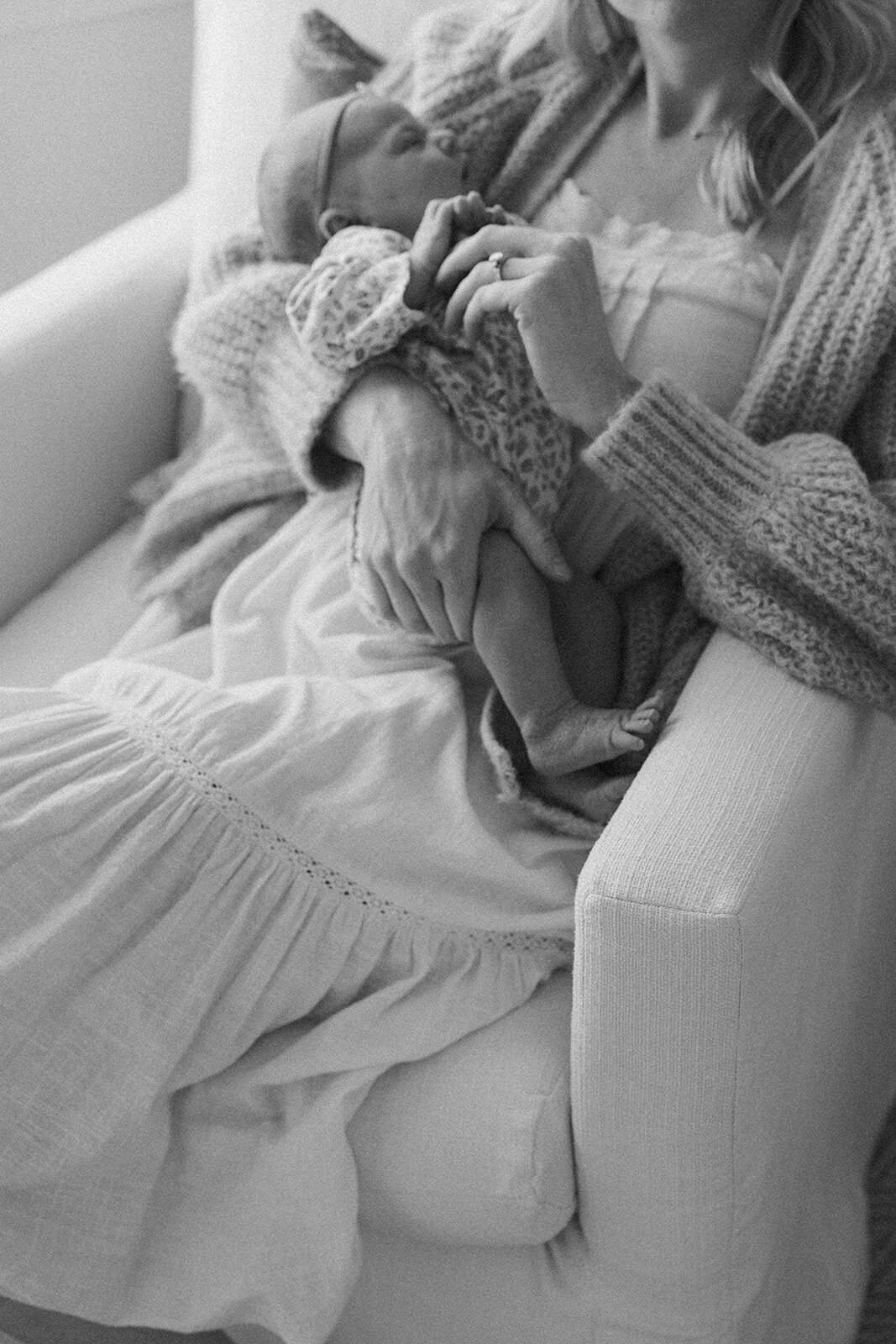 in-home-newborn-family-lifestyle-photos-by-samantha-anne12