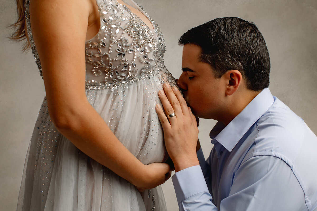 best maternity portrait studio NW Arkansas, best maternity photographer near me Cave Springs, Springdale AR maternity photography