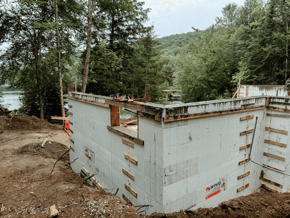 Skilled builders in Haliburton Highlands constructing a custom home with attention to exterior detail and design.