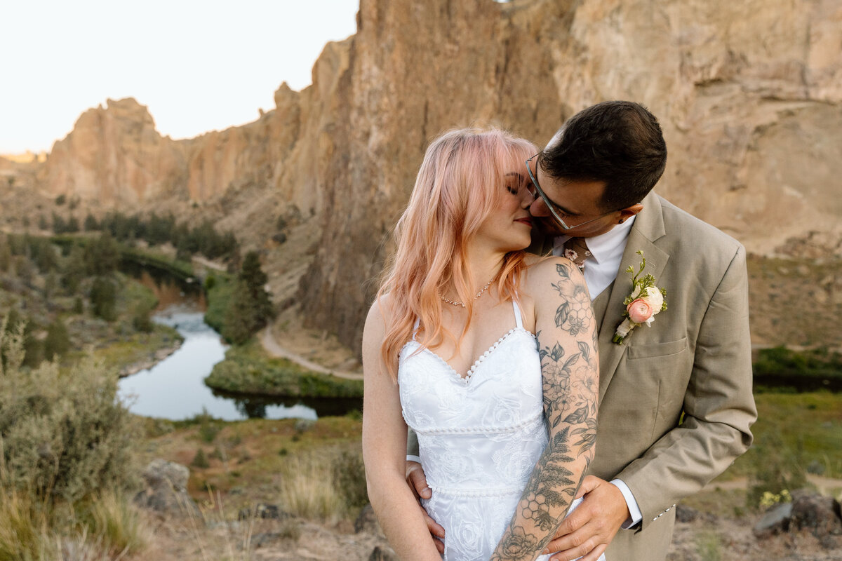 Couple leaning in for a kiss at Smith Rock State Park