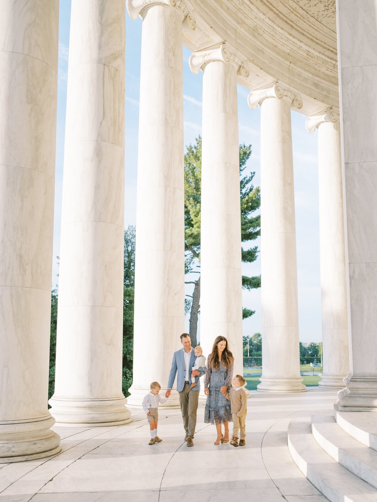 washington dc jefferson memorial family photo