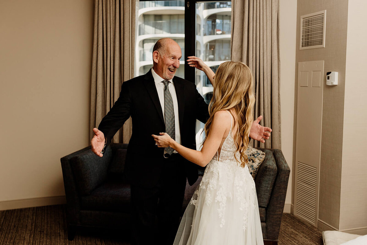 galleria-marchetti-modern-chicago-downtown-wedding-003