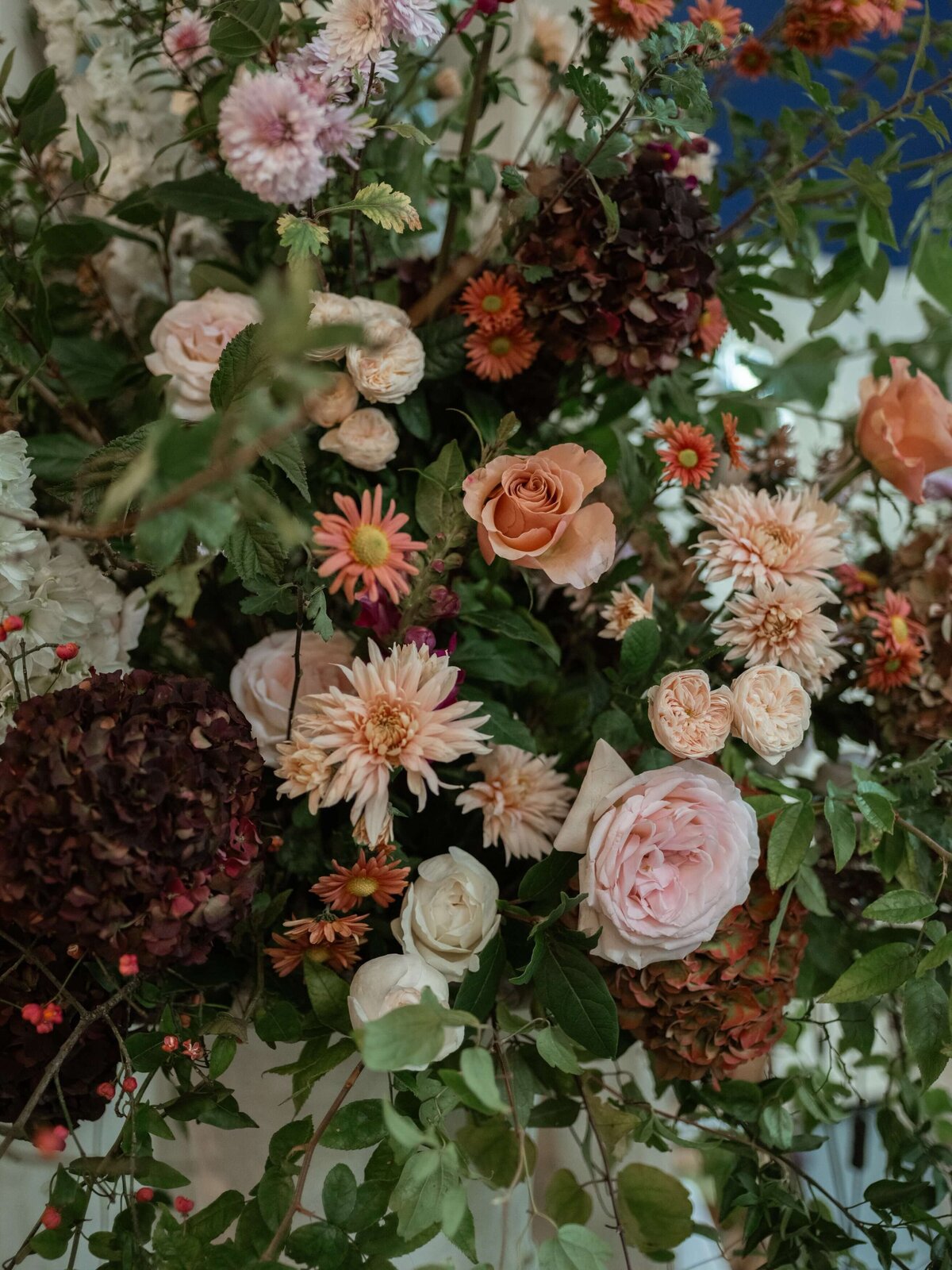 Kin Poloold Roses Elegant Winter Wedding with Pink and Burgundy Florals