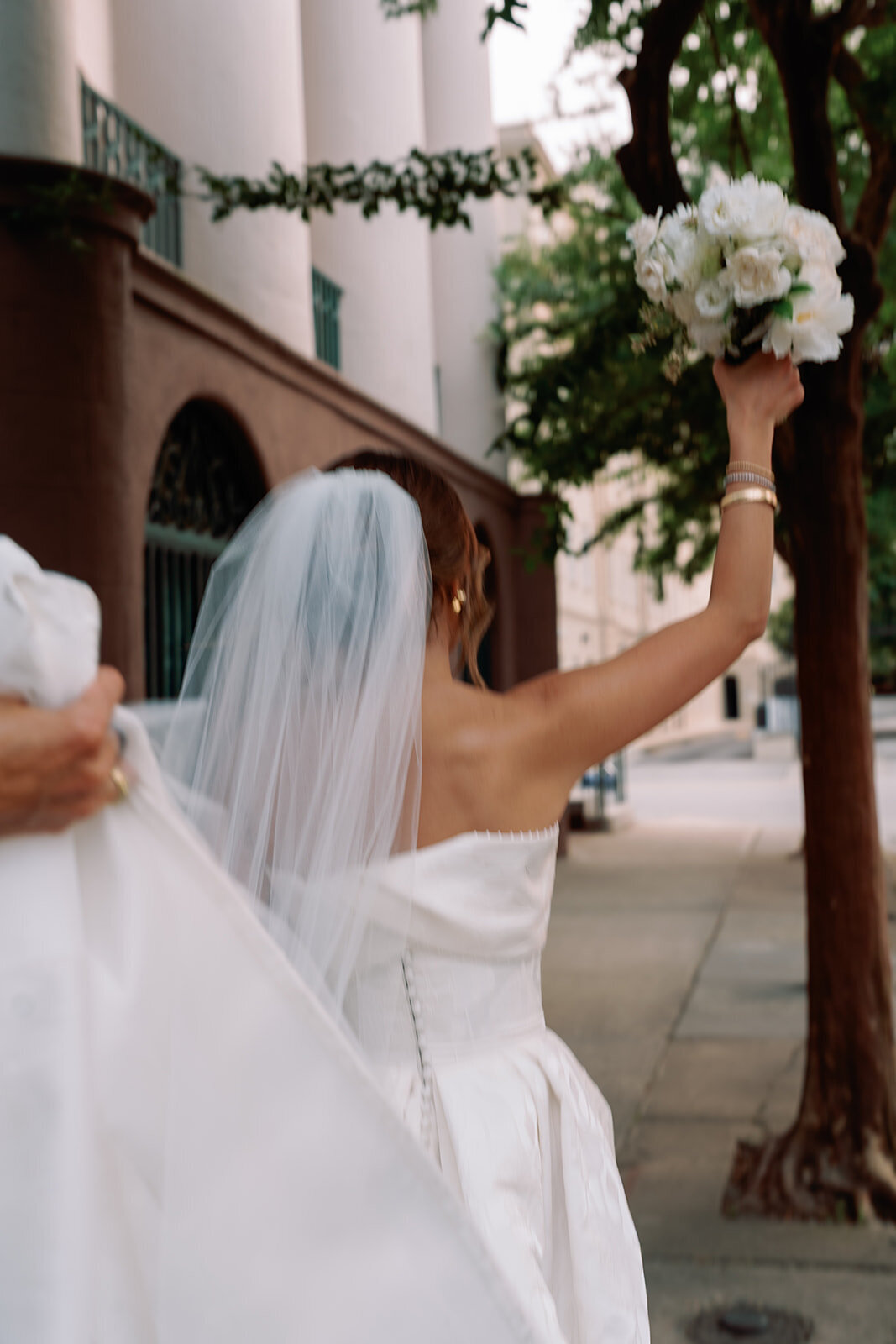 Classic Charleston Wedding with green & white at Hibernian Hall by Sarah Bradshaw 0227