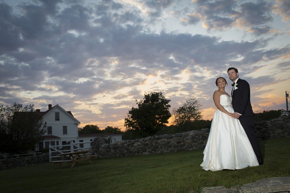 nightingale-events-connecticut-wedding-planner-tiny-human-photography-jonathan-edwards-winery-19-975x650