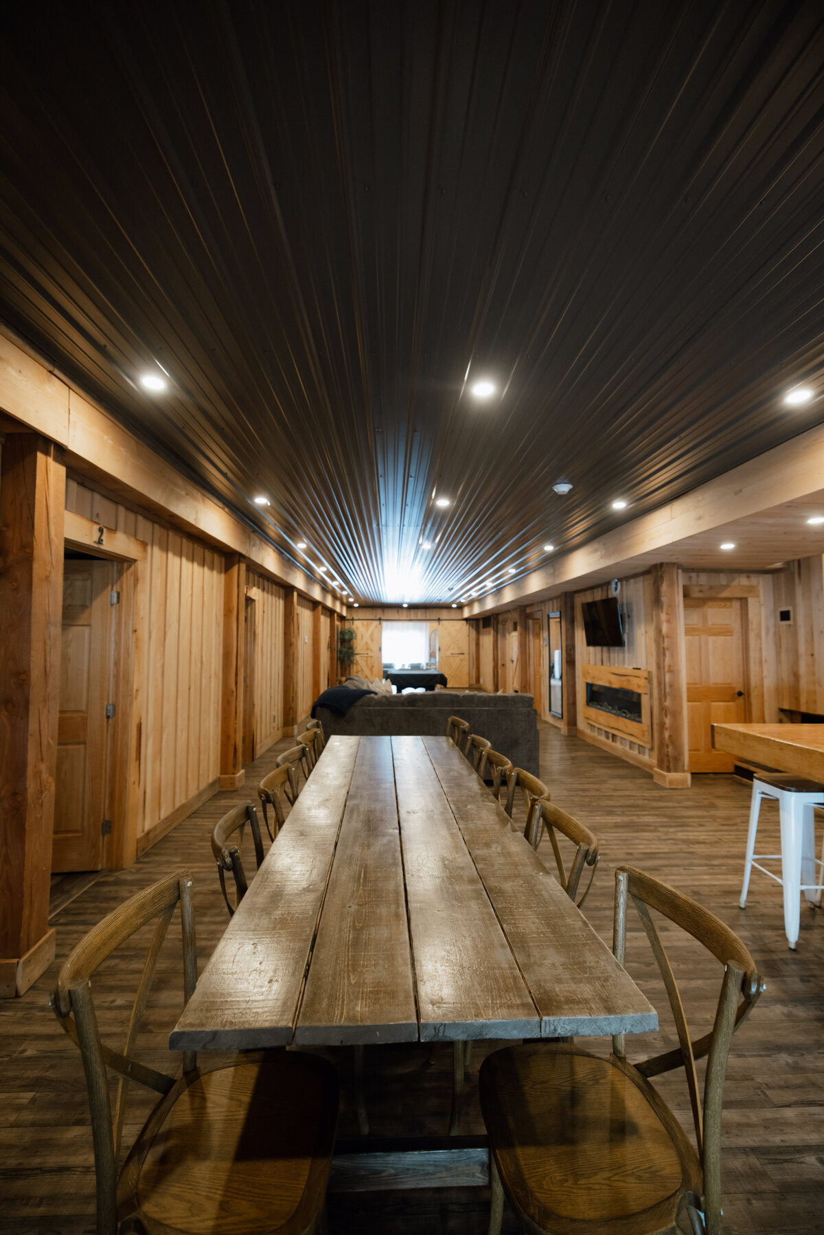 Bear-Ridge-Destination-barndo-suites-rosie-photo-video-80