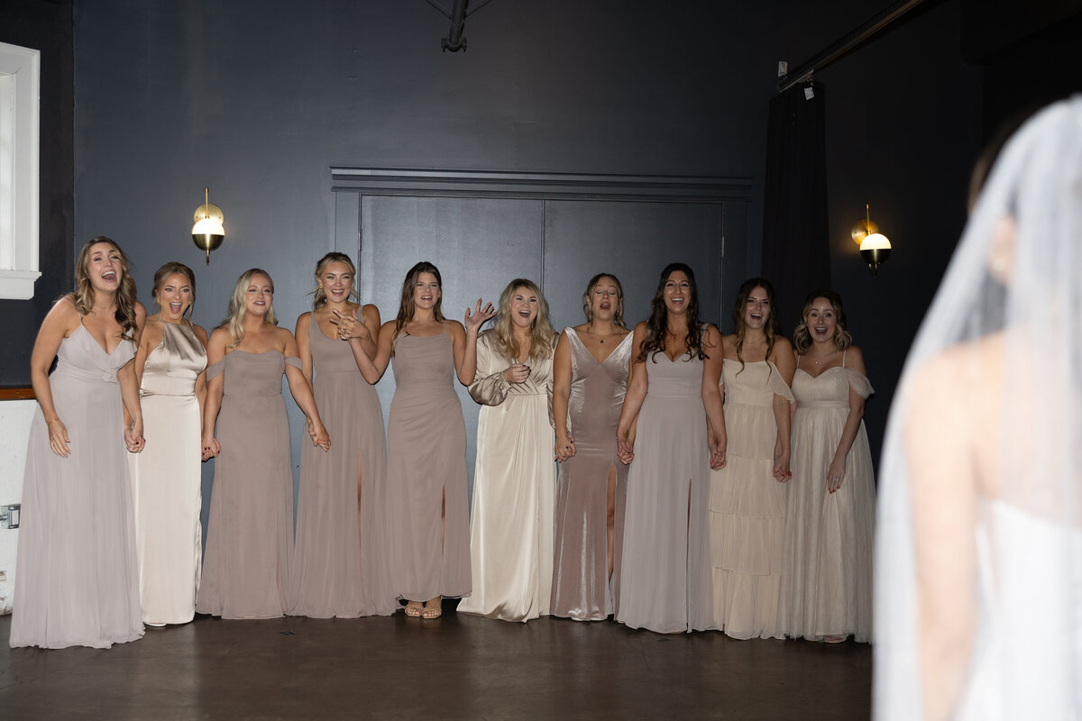 the-evergreen-portland-oregon-wedding-first-look-photos