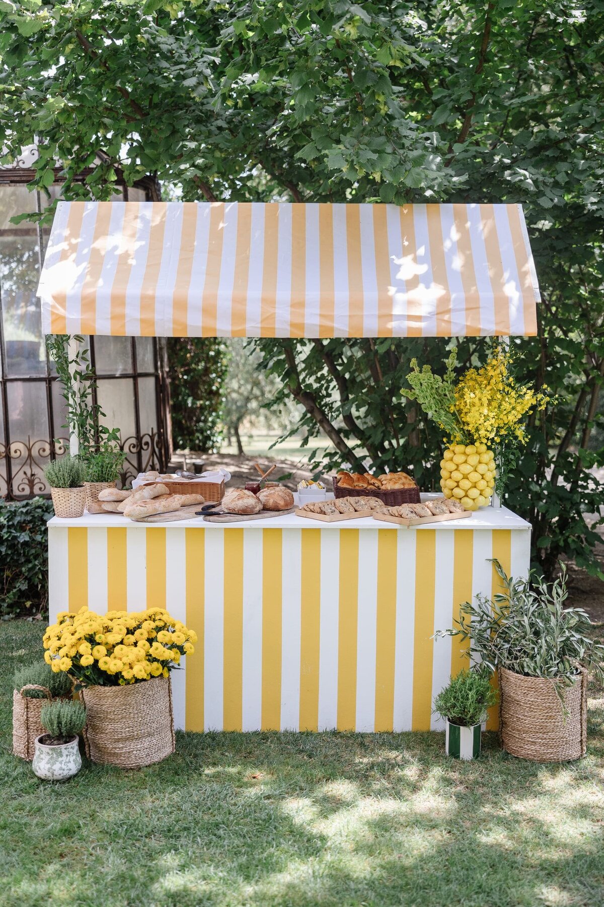 Market-style-pool-brunch