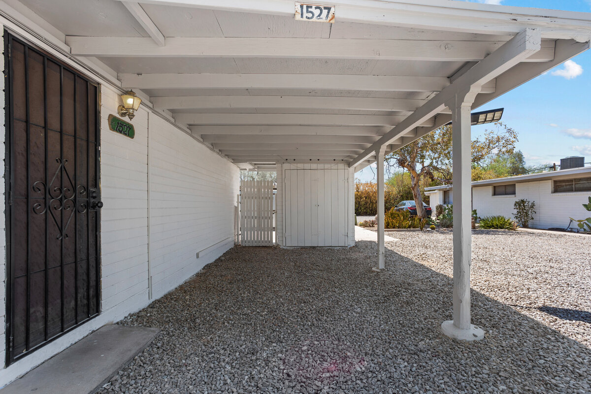 2_1527 e blacklidge dr-14