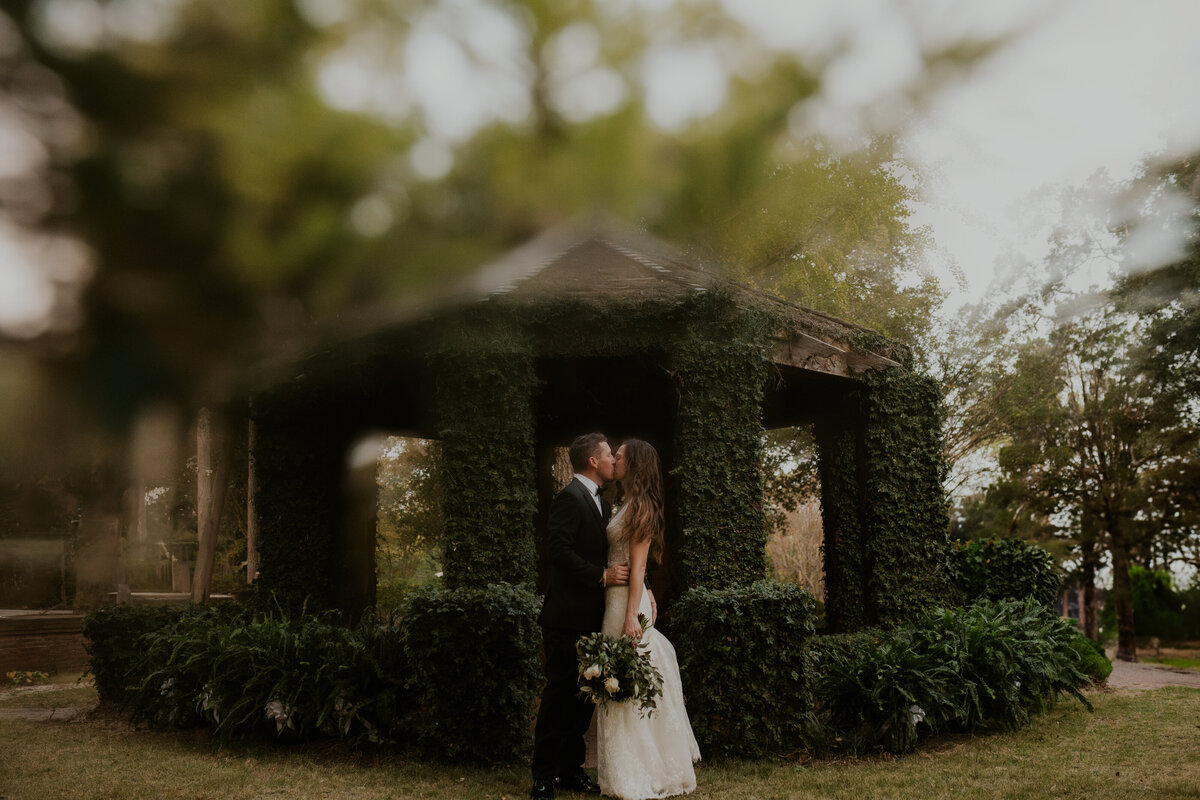 jujuphotography-weddingphotographer-weddingphotography-southcarolinawedding-thewillcoxhotel-sarahandkevinromantics-11