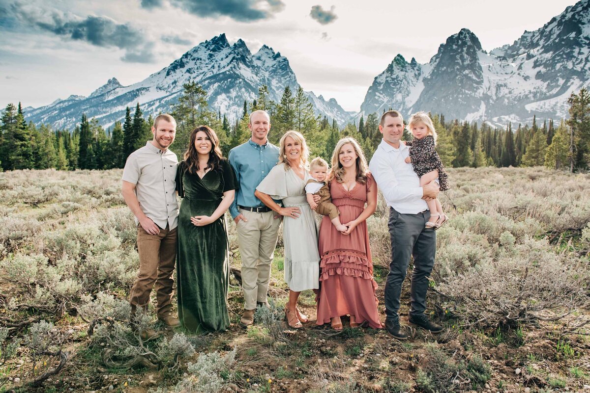 family-portrait-mountains-Jackson-Hole-Family-Photographer-Jenna-Boshart-Photography