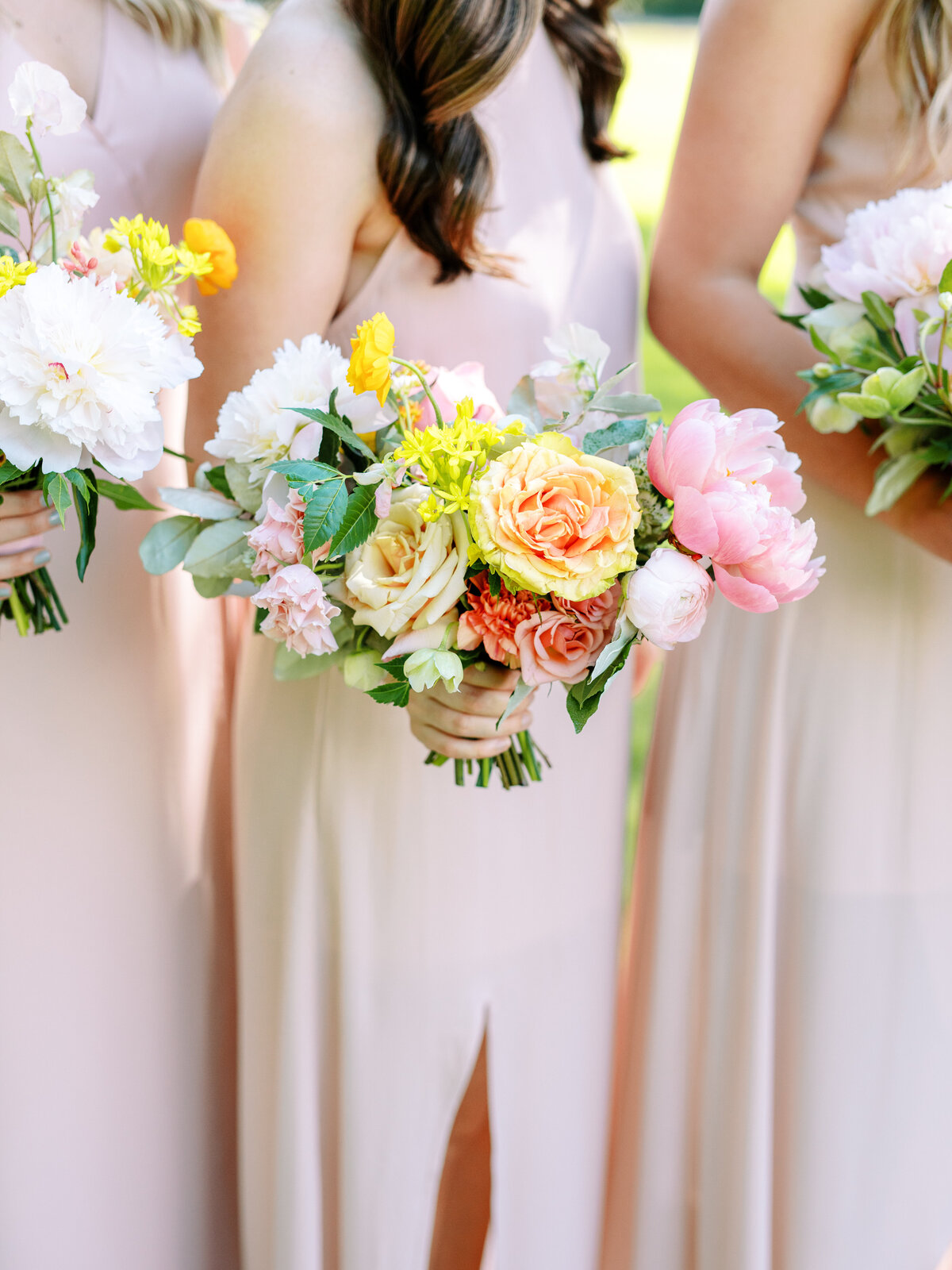 max-owens-design-bright-summer-wedding-05-bouquets