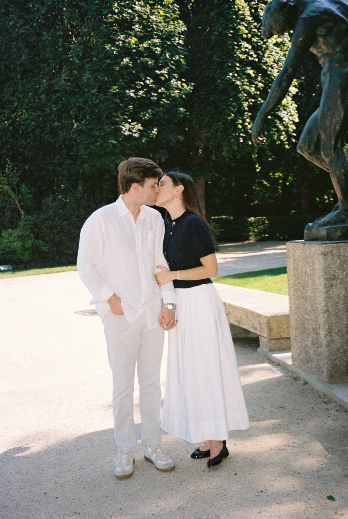 Engagement-Paris-Rodin-Garden-wedding-Larisa-Shorina-25