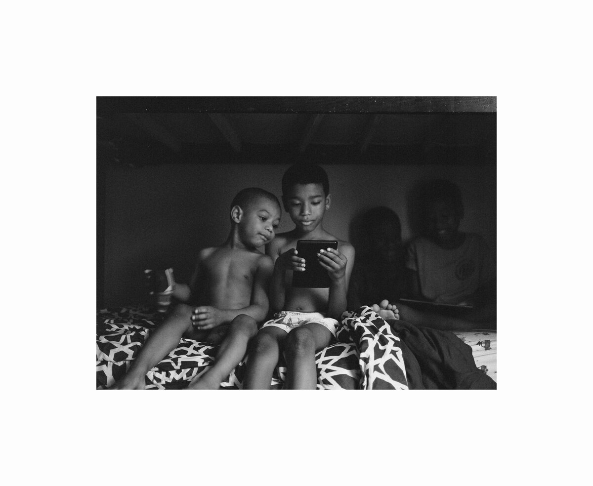 children playing in the summer Mo davis photography
