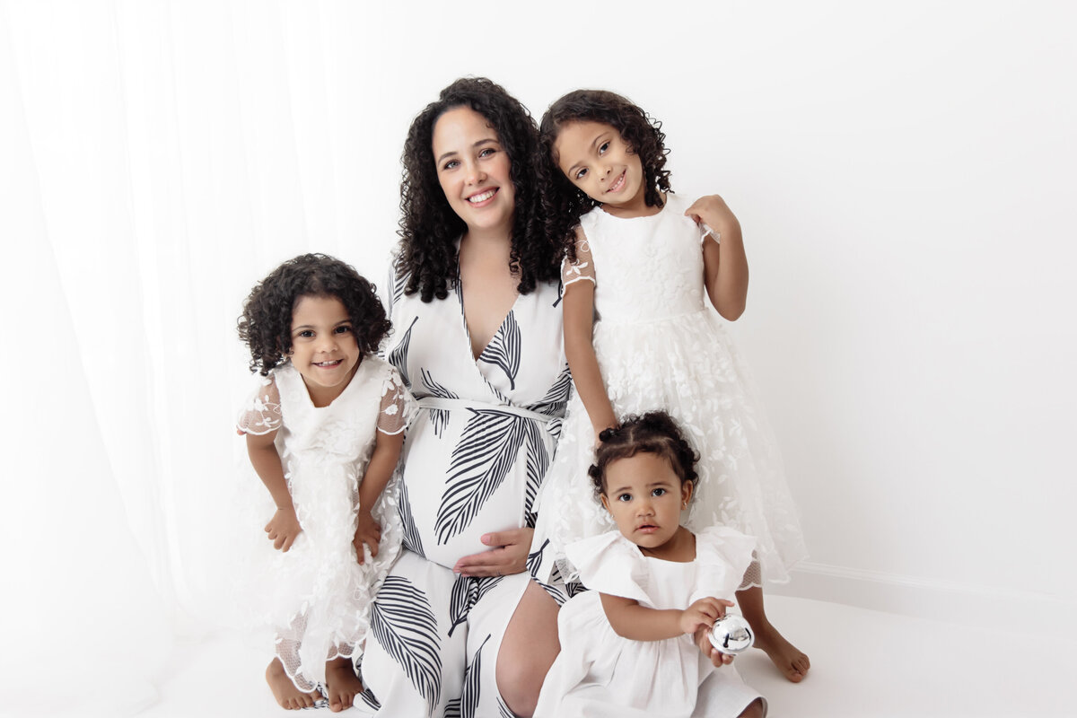 mommy-daughters-white-photography.jpg