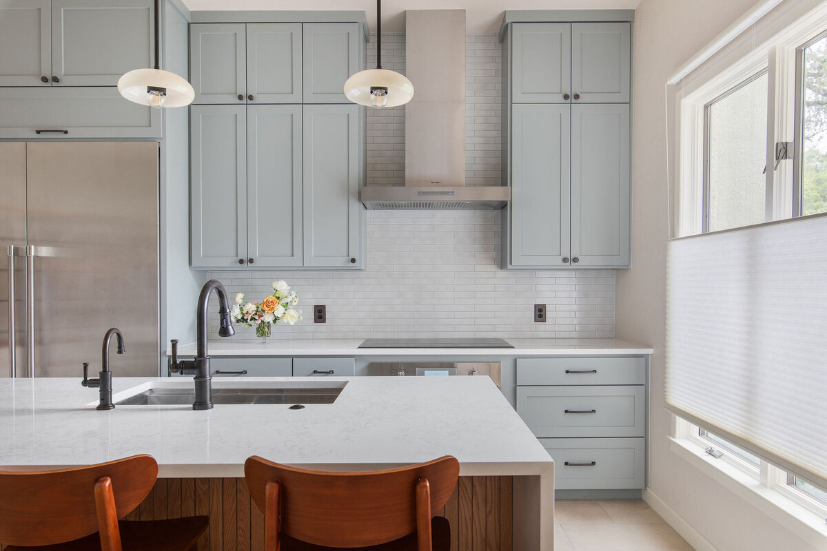 hello-home-modern-kitchen-island-blue-cabinets-10v2