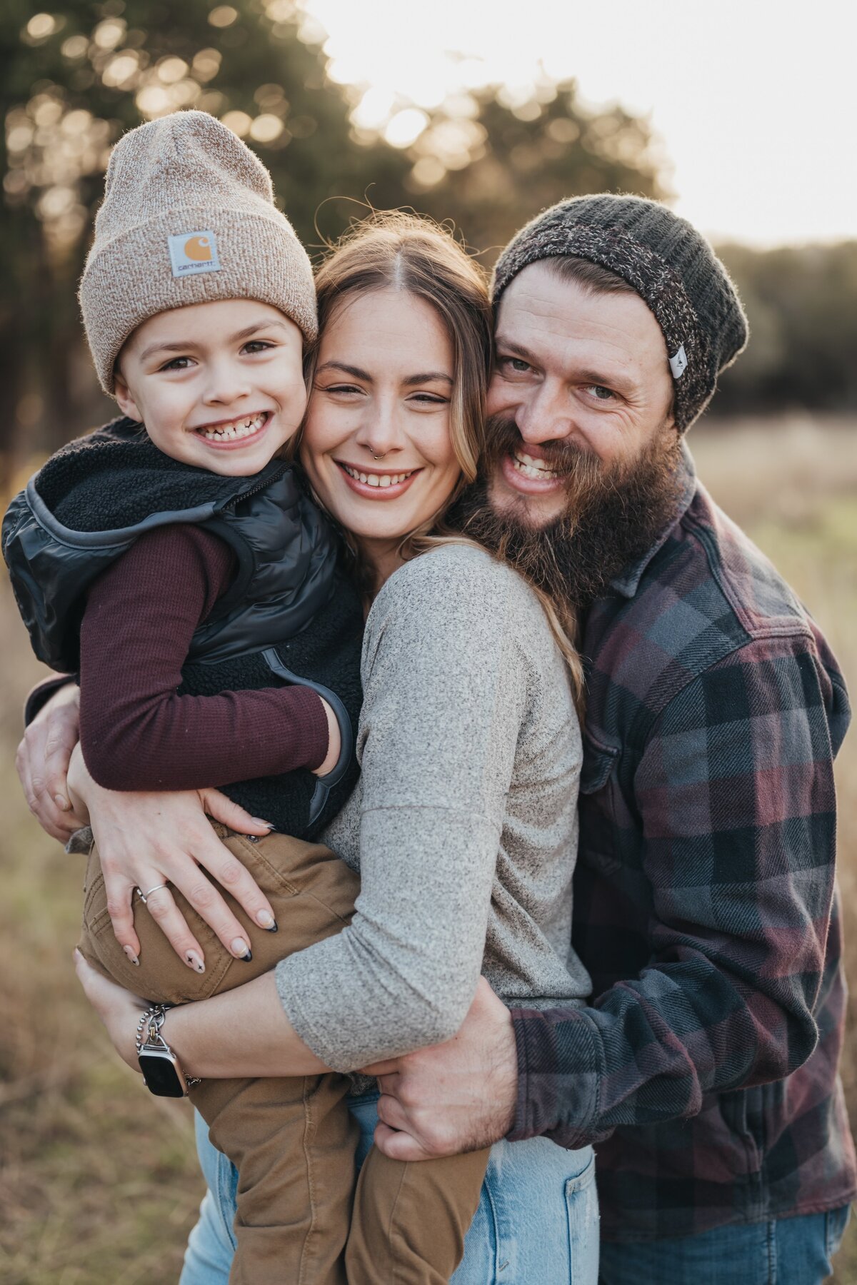 family-hugging-pose