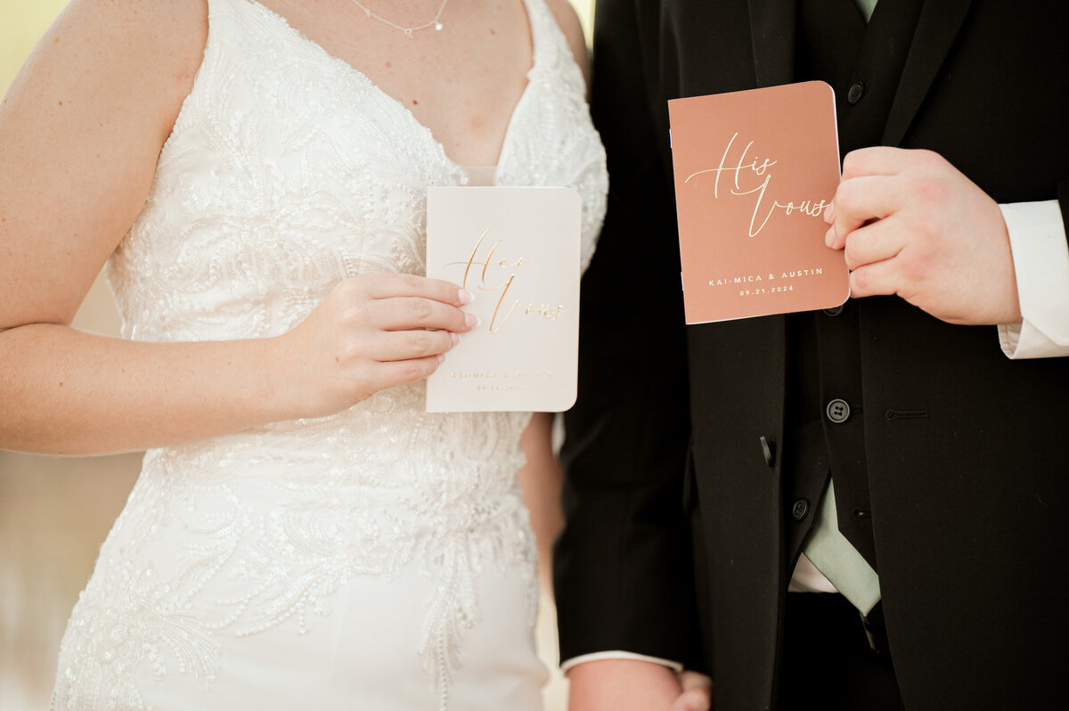 8388-Wedding at The Grands at Mulligans in Sartell Minnesota- Wedding Photographer Nicole Hollenkamp
