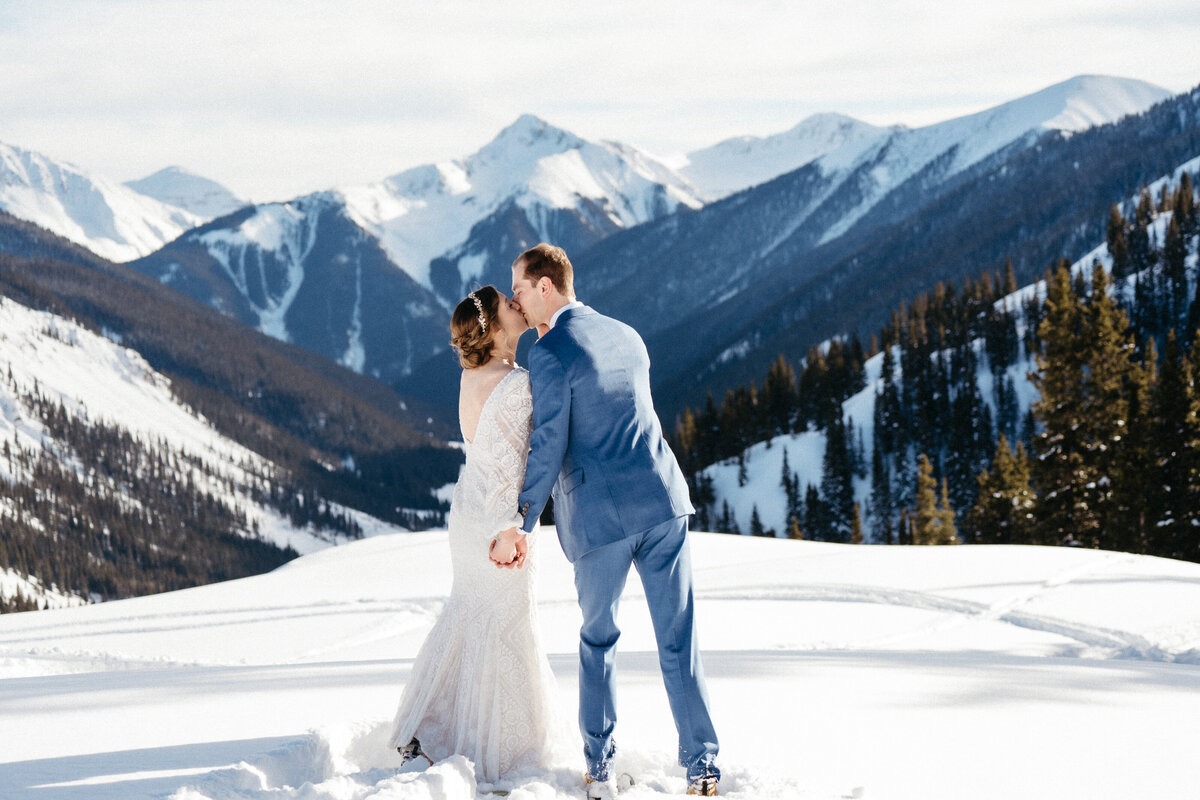 Sam-Murch-Photography-Ouray-Winter-Elopement-with-dog-69