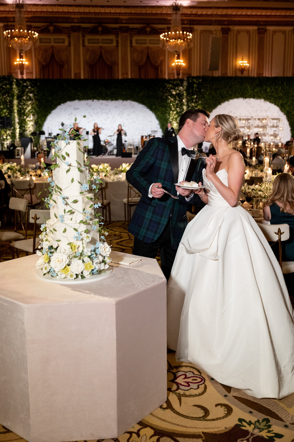 chicago-luxury-winter-wedding-at-old-st-pats-119