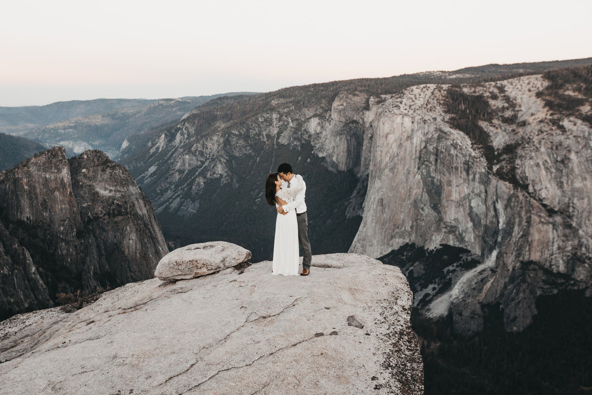 athena-and-camron-how-to-elope-in-yosemite-cathedral-rocks5