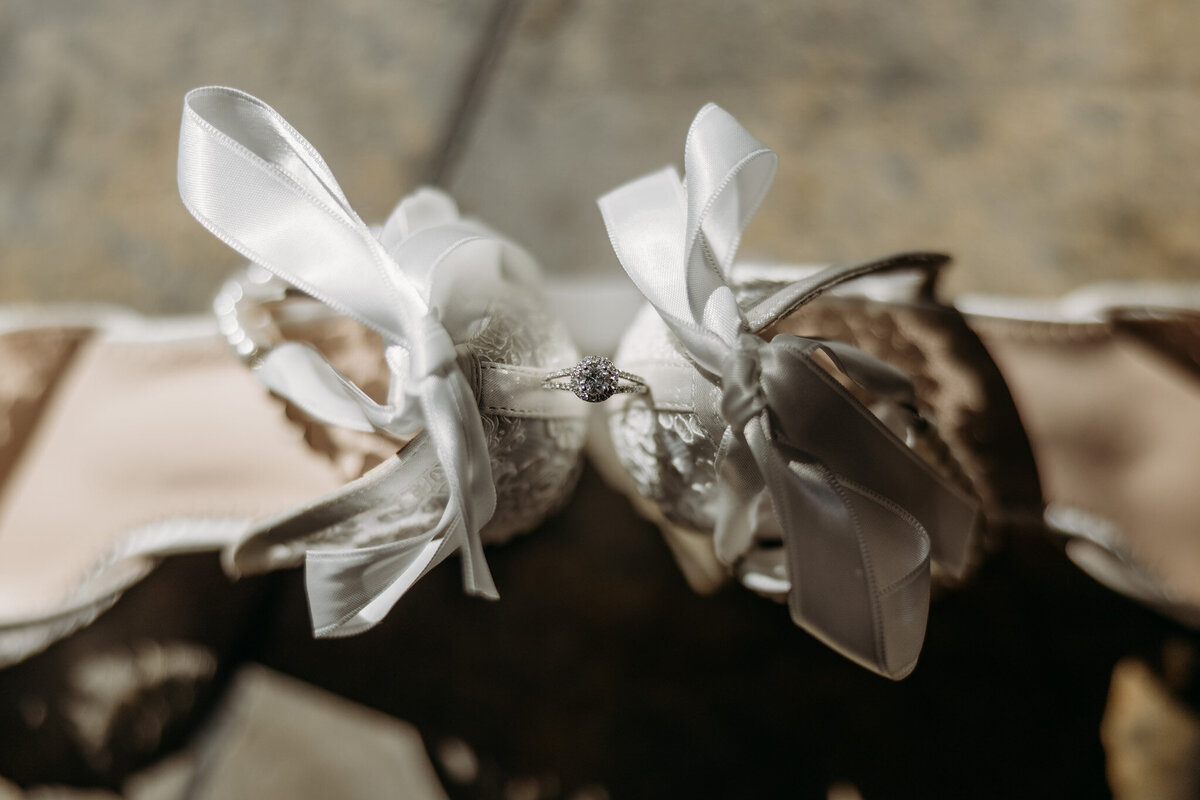 003_LegendAndLaceStudios_Tracy_Wedding_Preview