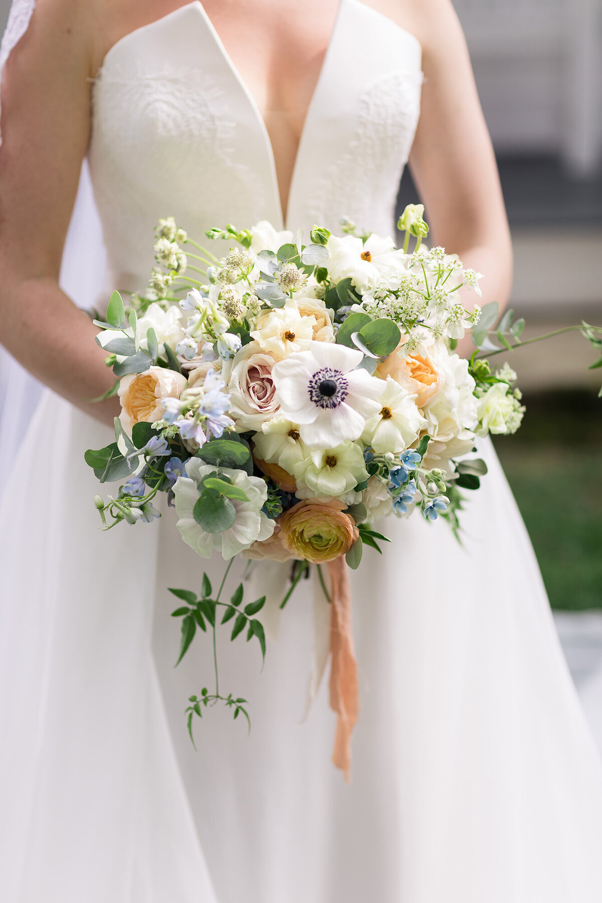 smith-farm-garden-east-haddam-connecticut-late-summer-wedding-florals-flowers-tableware-rentals-ceremony-arch-bridal-bouquet-petals-&-plates-6