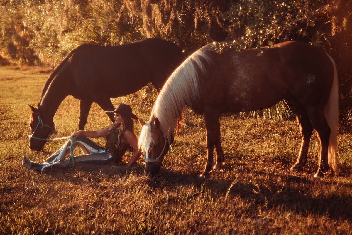 cowgirl boudoir photo shoot - lynn dee photography