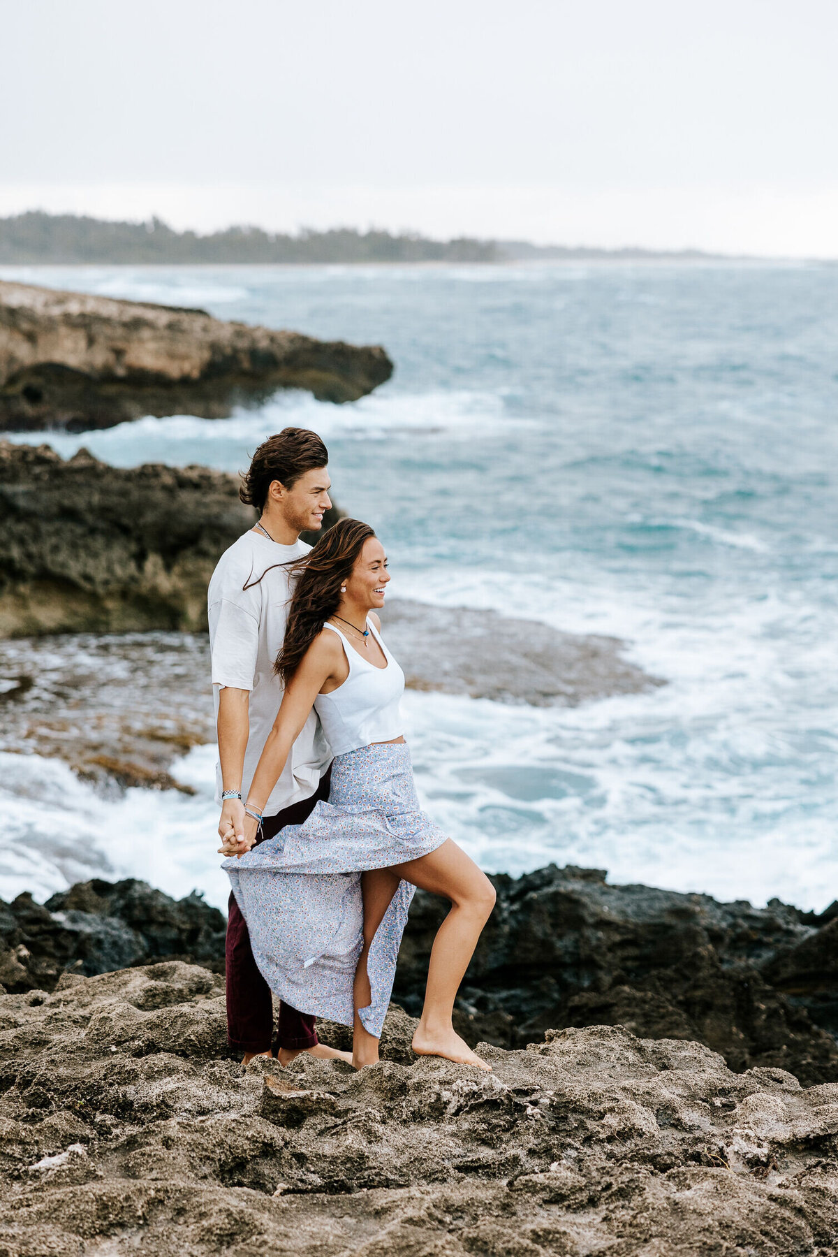 North_Shore_of_Oahu_Engagement_Photos_Skateboards_Laie_Kahuku_Haleiwa-07