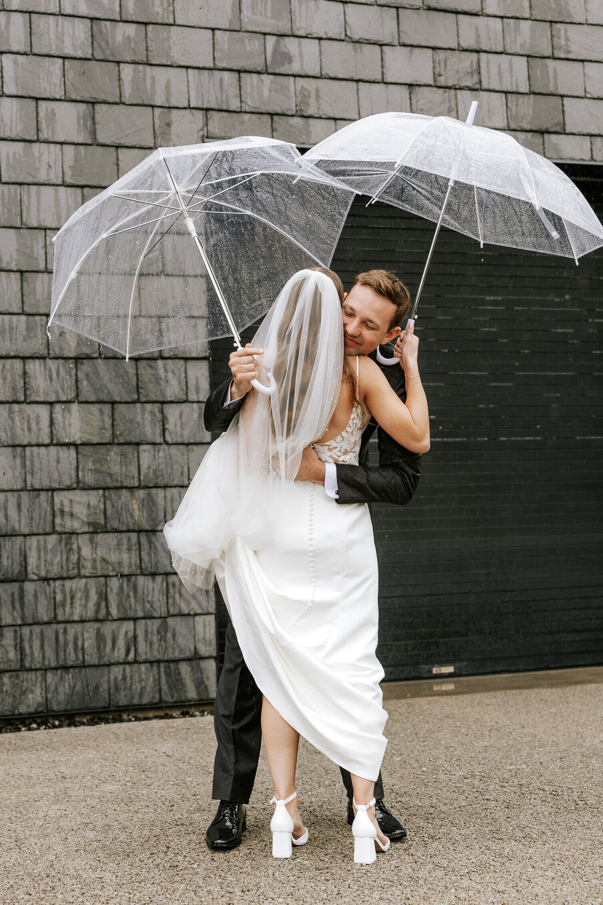 Sarabande_Chicago_Wedding_Colorful_Pink_Terra_Cotta_Rainy_Day-06