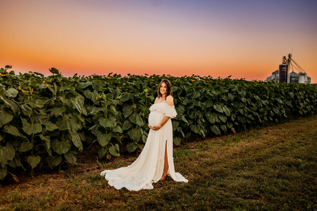 golden hour sunset maternity pictures