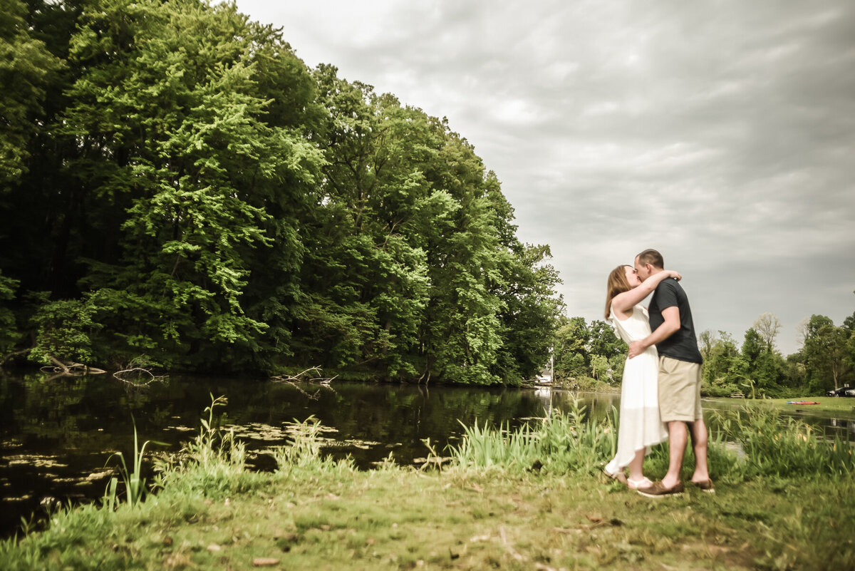 Couple kises by the water