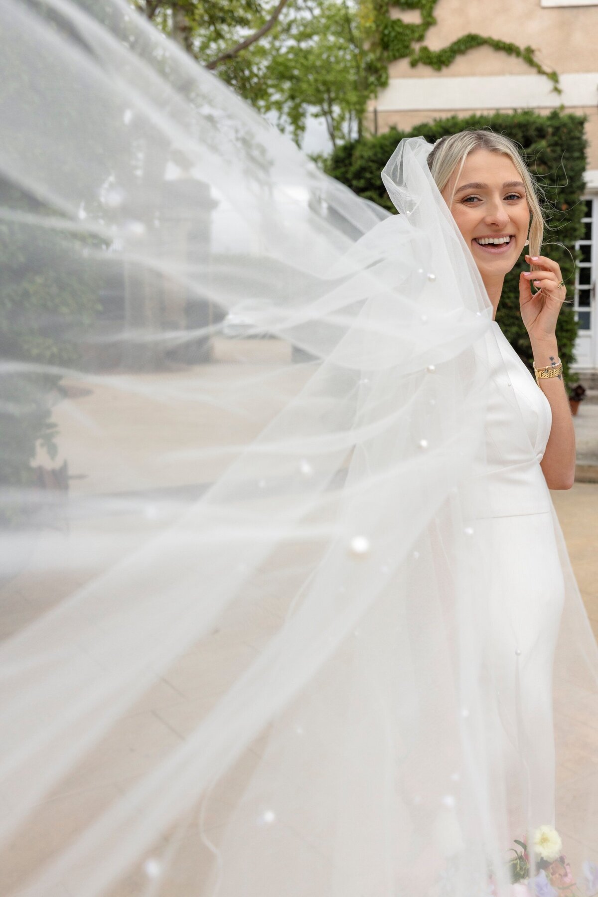 elegant-colorful-wedding-ceremony-french-chateau1