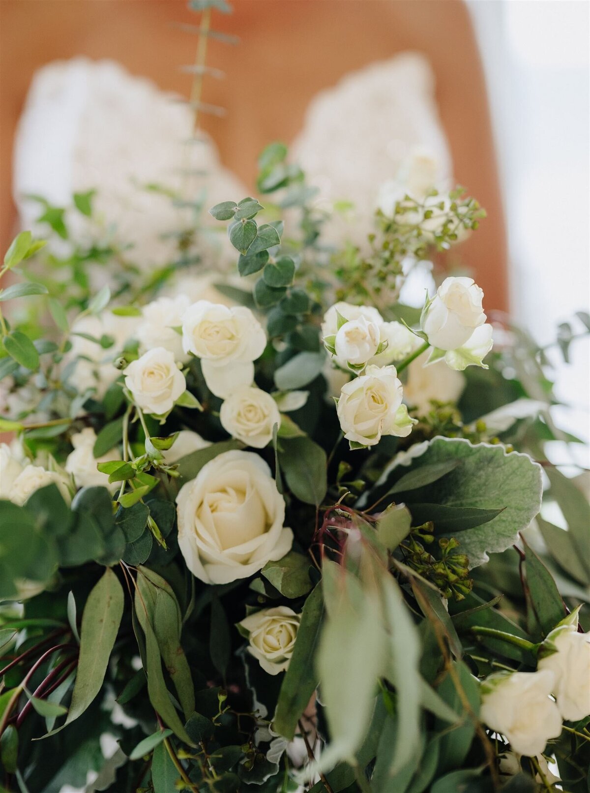 wedding flowes white roses and green foliage