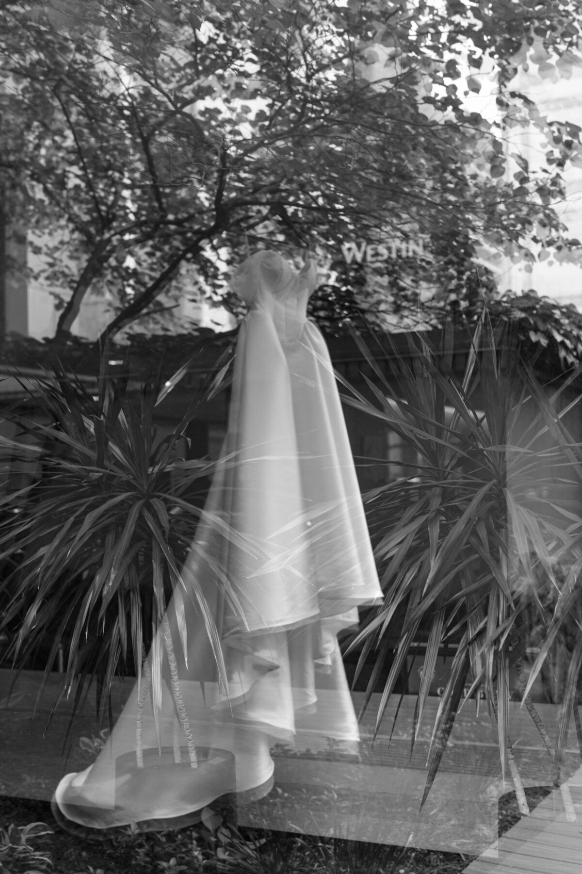 Aspen-Avenue-Berlez-Chicago-Wedding-Photographer-Great-Events-Epic-Events-Rockwell-on-the-River-Entertaining-Company-Jewish-Wedding-Editorial-4