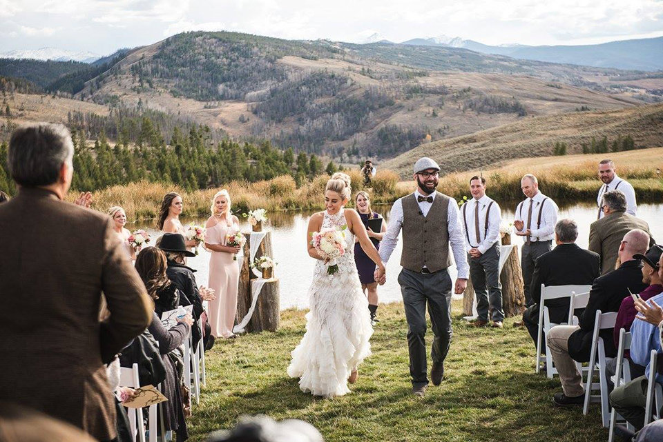 Granby-colorado-strawberry-creek-ranch-hipster-mountain-wedding-just-married