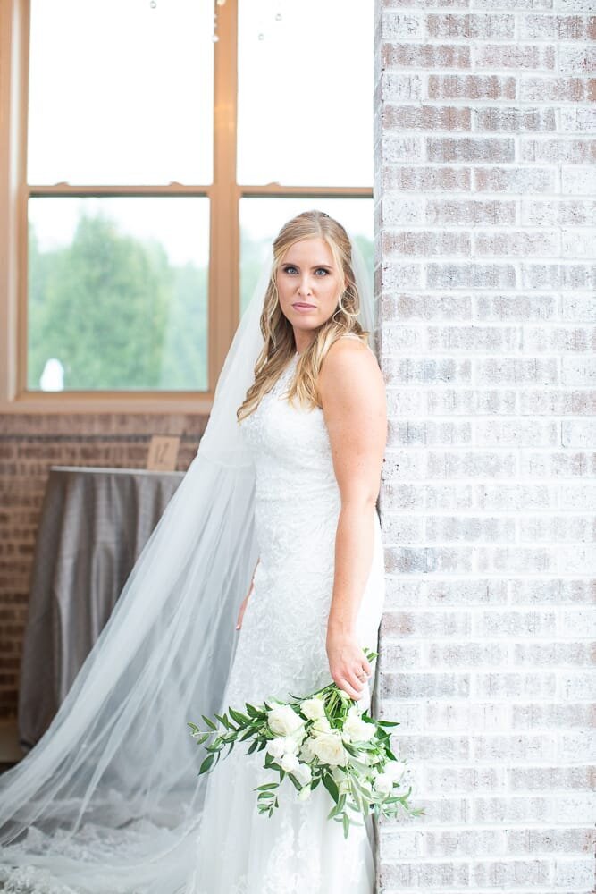 bride-long-veil-white-bouquet
