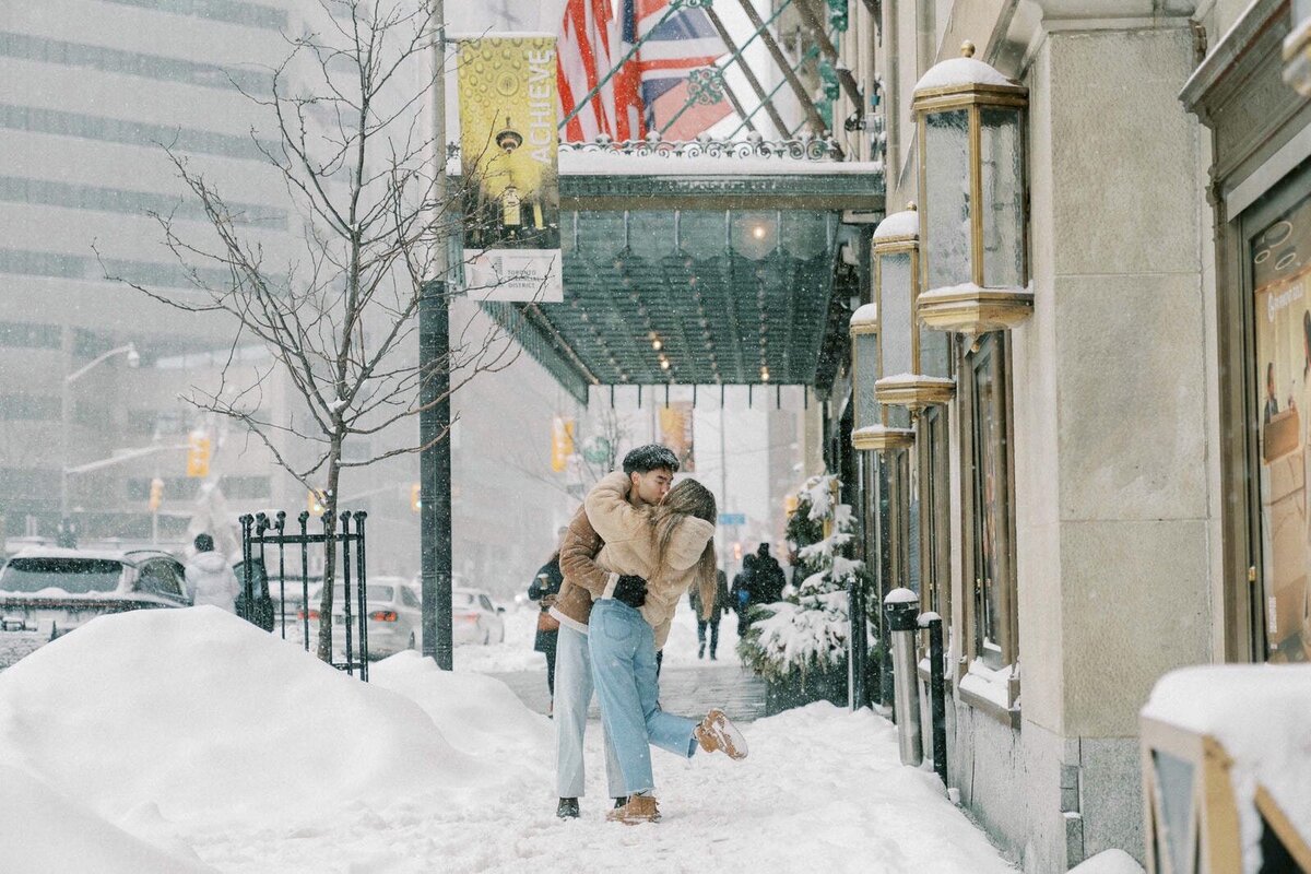 E10-Winter-snowy-engagement-photoshoot-in-Toronto-Zhan-and-Tina-2025-02-16-2500px-1019