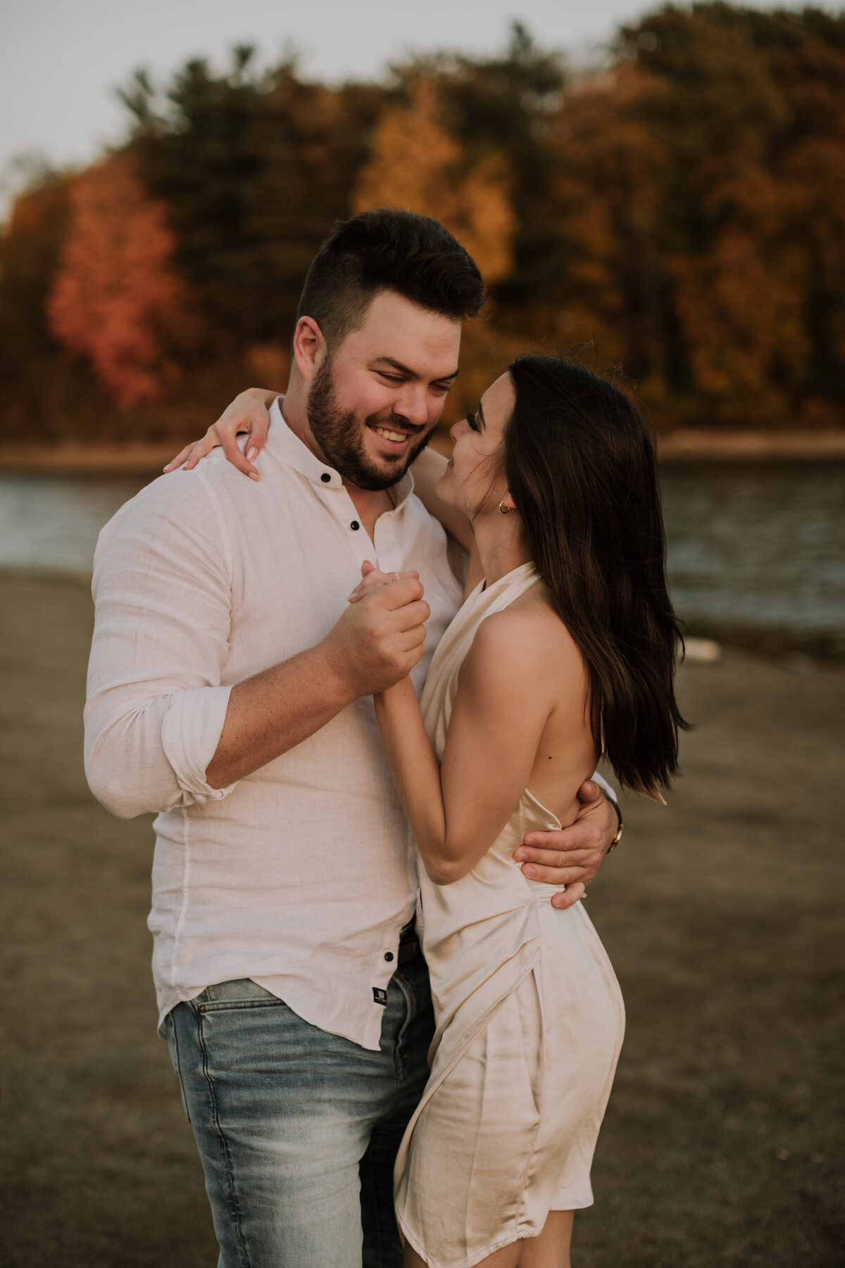 amber-matt-engagement-falls-autumn-christie-lake-conservation-area-dundas-11