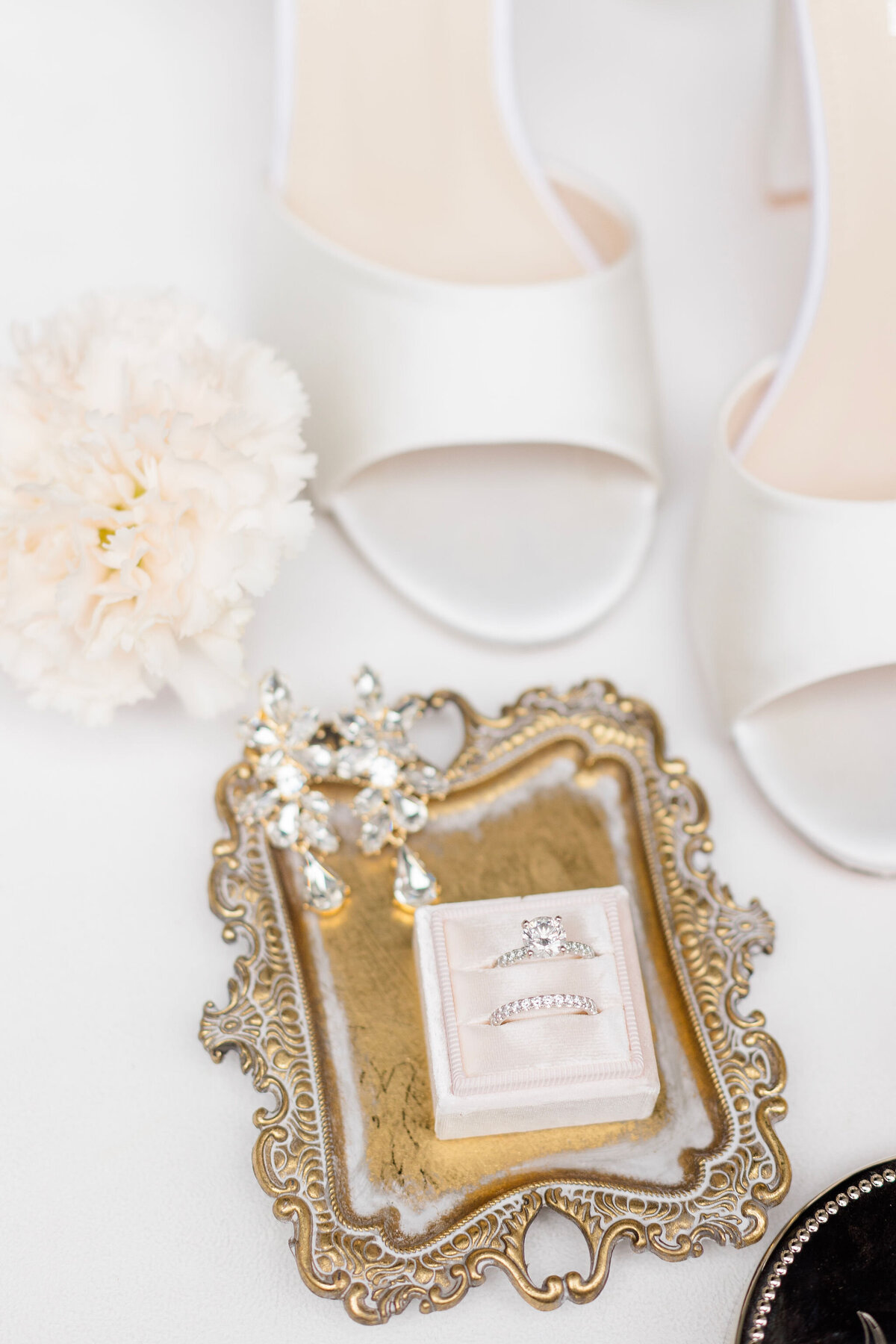 Jewelry and details for wedding