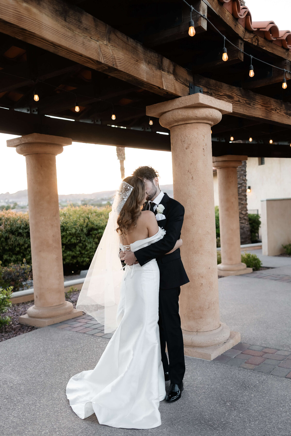 127_riskyexposure_marley-simon_las-vegas-elopement-photography