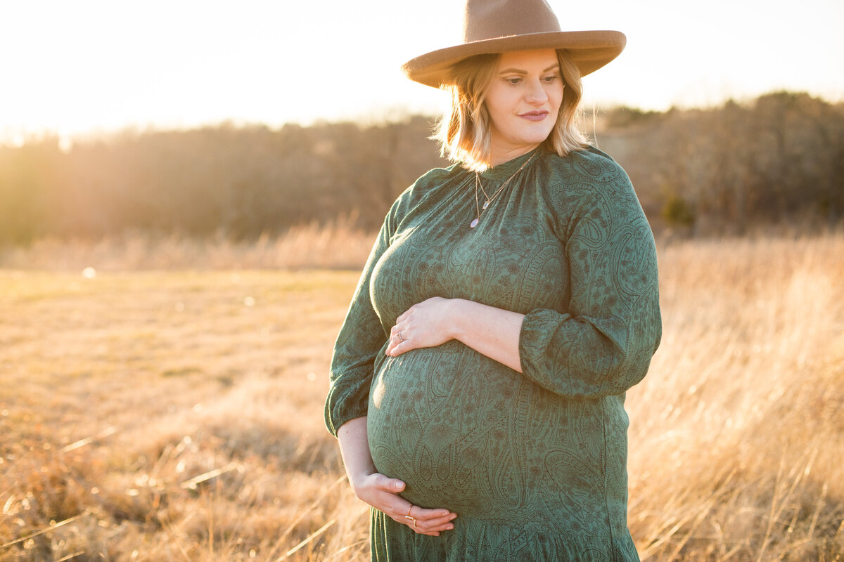 Outdoor maternity photography session near Sherman TX