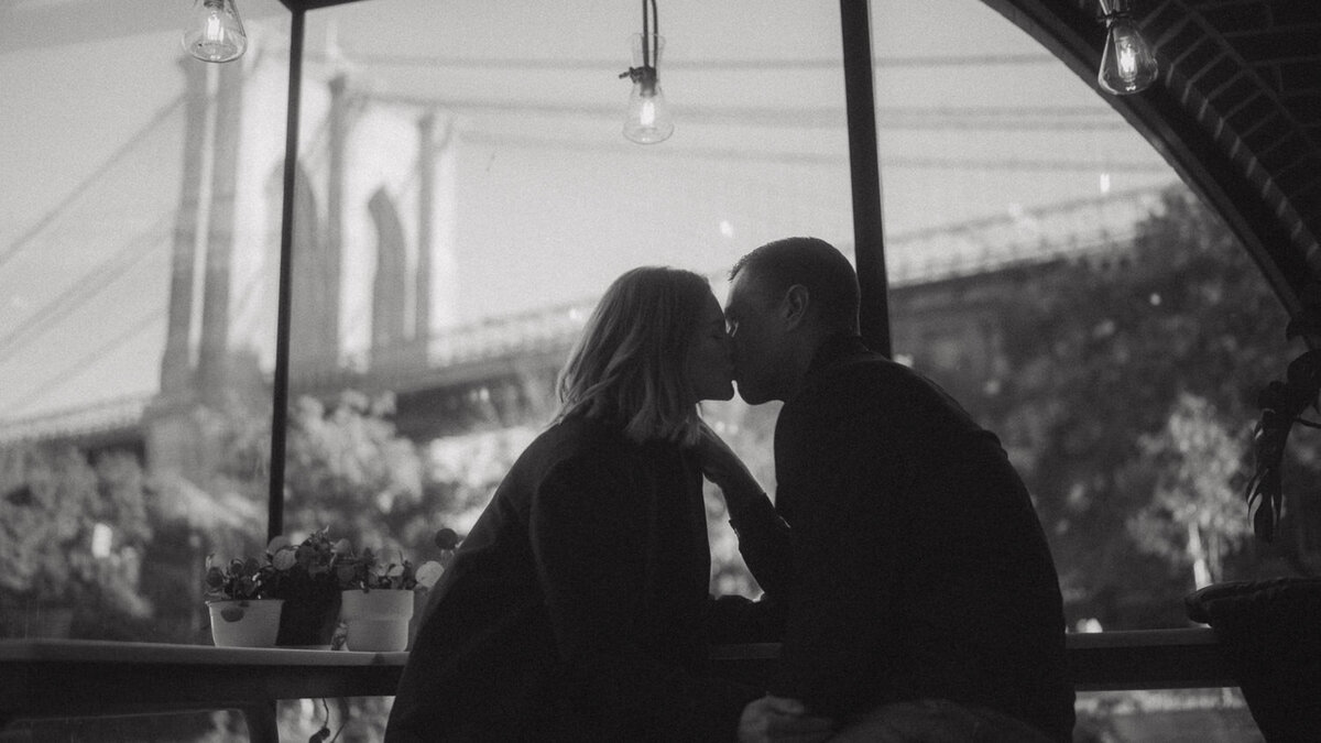 Engagement Photography - Brooklyn - Dumbo - NYC - Morning - Brooklyn Bridge-013