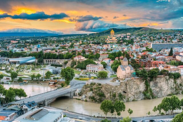 7a72f837-gruzie-tbilisi-shutterstock_433561975-640x427