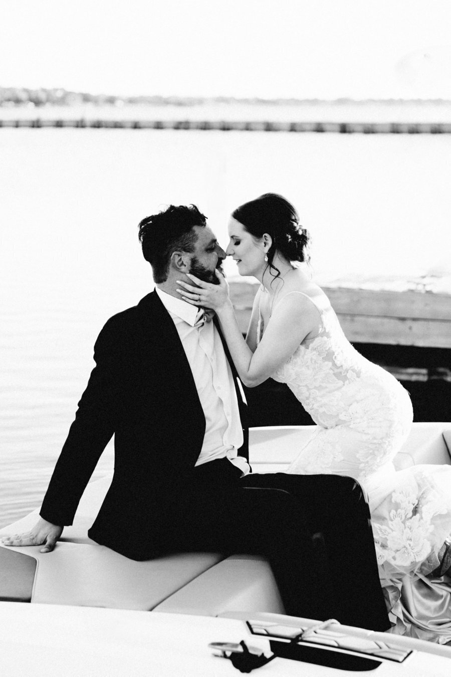 elopement-photography-austin-texas-yacht-club_0291