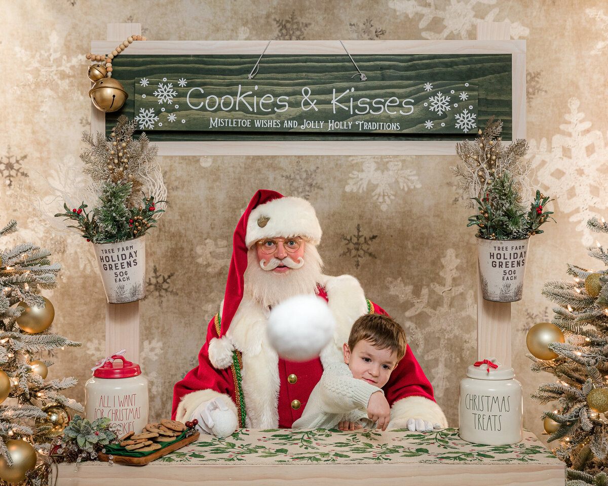 FoxBrazen_SantaExperience2024DiMaggio_1011a